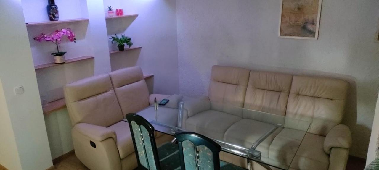 Peter Apartment มิเคลชตัดท์ ภายนอก รูปภาพ